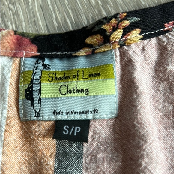 Women’s Shades of Linen Tunic - Picture 4 of 7